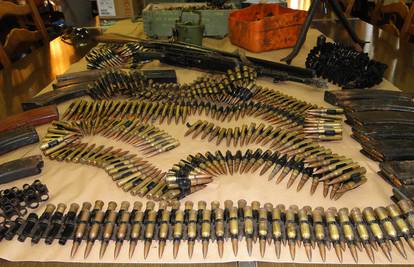 Varaždin: Našli im 30 bombi, 3 kg TNT-a, 37 pištolja, puške...
