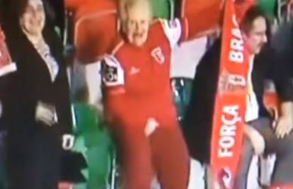 Vulgarna bakica slavila Bragin gol primajući se za međunožje