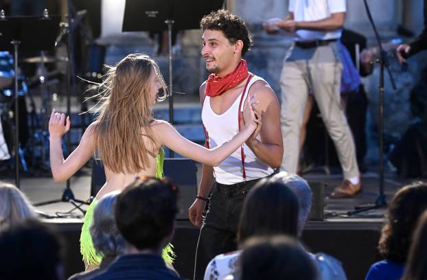 Zagreb:  Ispred HNK održan je Rock 'n' Roll koncert 