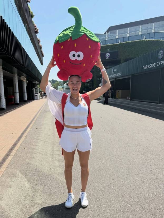 FOTO Sabalenka se zabavlja nakon ispadanja s Wimbledona: 'Hvala vam svima na savjetu!'