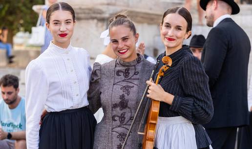 FOTO Po&ccaron;eo festival Slovenija u Puli. Sti&zcaron;e vi&scaron;e od 400 izvo&dstrok;a&ccaron;a