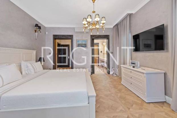 FOTO Luksuzna vila u Vodicama ima grijani bazen, saunu, biljar, jacuzzi... I cijena je 'raskošna'