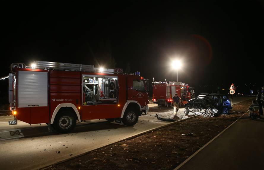 Dugopolje: Jedan mrtav, jedan kritično u stravičnoj nesreći