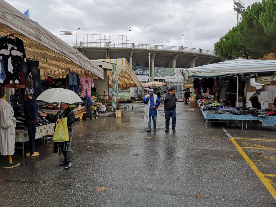 Žuto svjetlo za pješake? Ispod juga stadiona osvanula tržnica