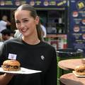 FOTO Burgeri s pistacijom, rakovima... Pogledajte &scaron;to se sve jede na 11. Burger festivalu