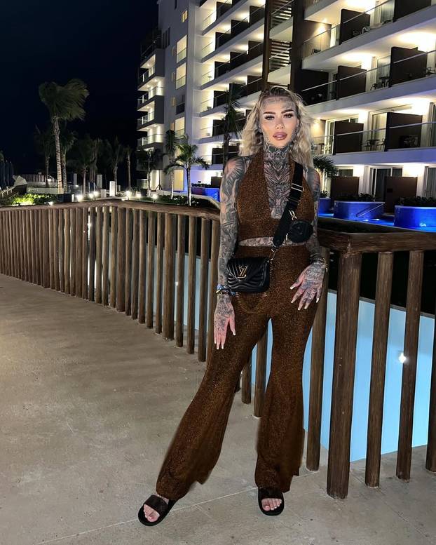FOTO Tetovažama prekrila 95% tijela! Nećete vjerovati kako je Becky (37) izgledala ranije...