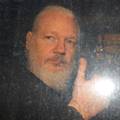 Ekvador Assangeu ukinuo azil, uhićen pri izlasku iz ambasade