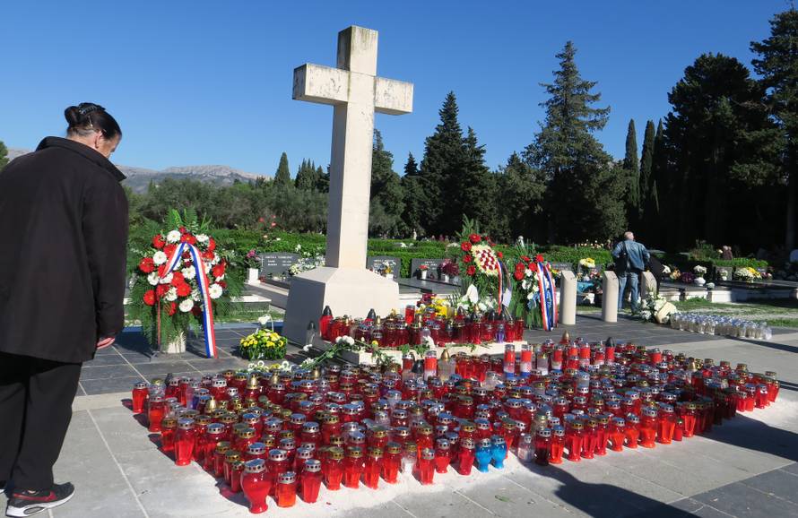 Dan je Svih svetih: Pogledajte fotografije s hrvatskih groblja