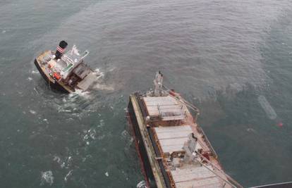 Ekološka katastrofa: Prepolovio se teretni brod na obali Japana