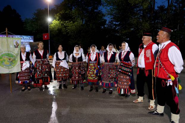 FOTO Dani komina, pure i brozina: Tijarica proslavila dane tradicije unatoč lošem vremenu