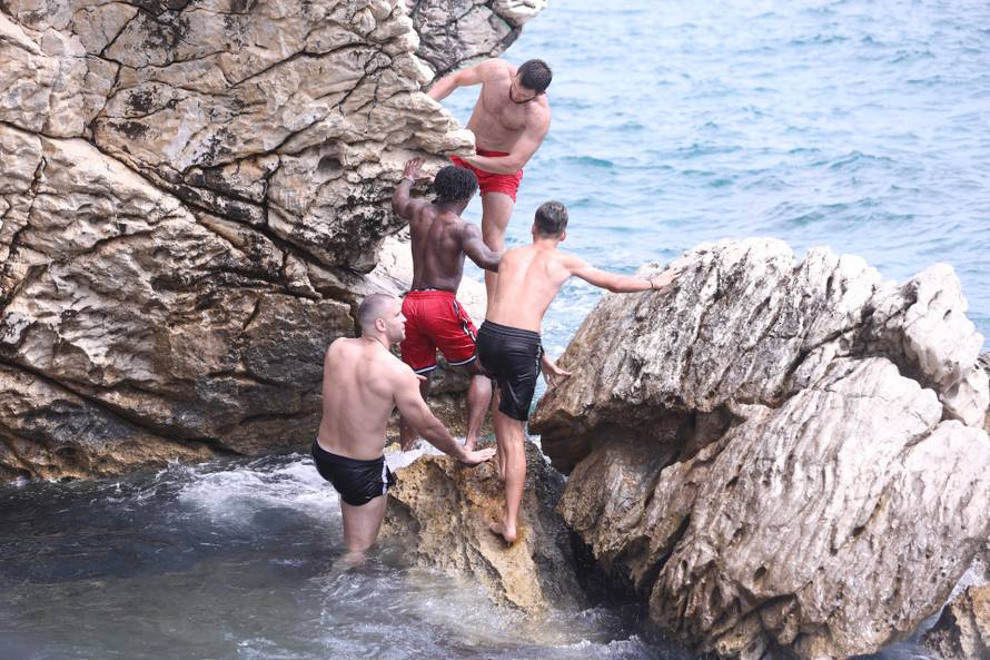 Split: Najpopularniji svjetski streamer IShowSpeed skakao je u more na splitskoj plaži Ježinac