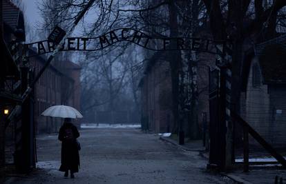 Izraelski učenik uhićen zbog nacističkog pozdrava ispred Auschwitza tijekom izleta