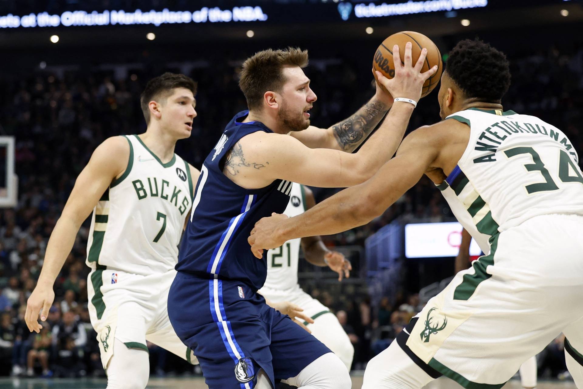 NBA: Dallas Mavericks at Milwaukee Bucks