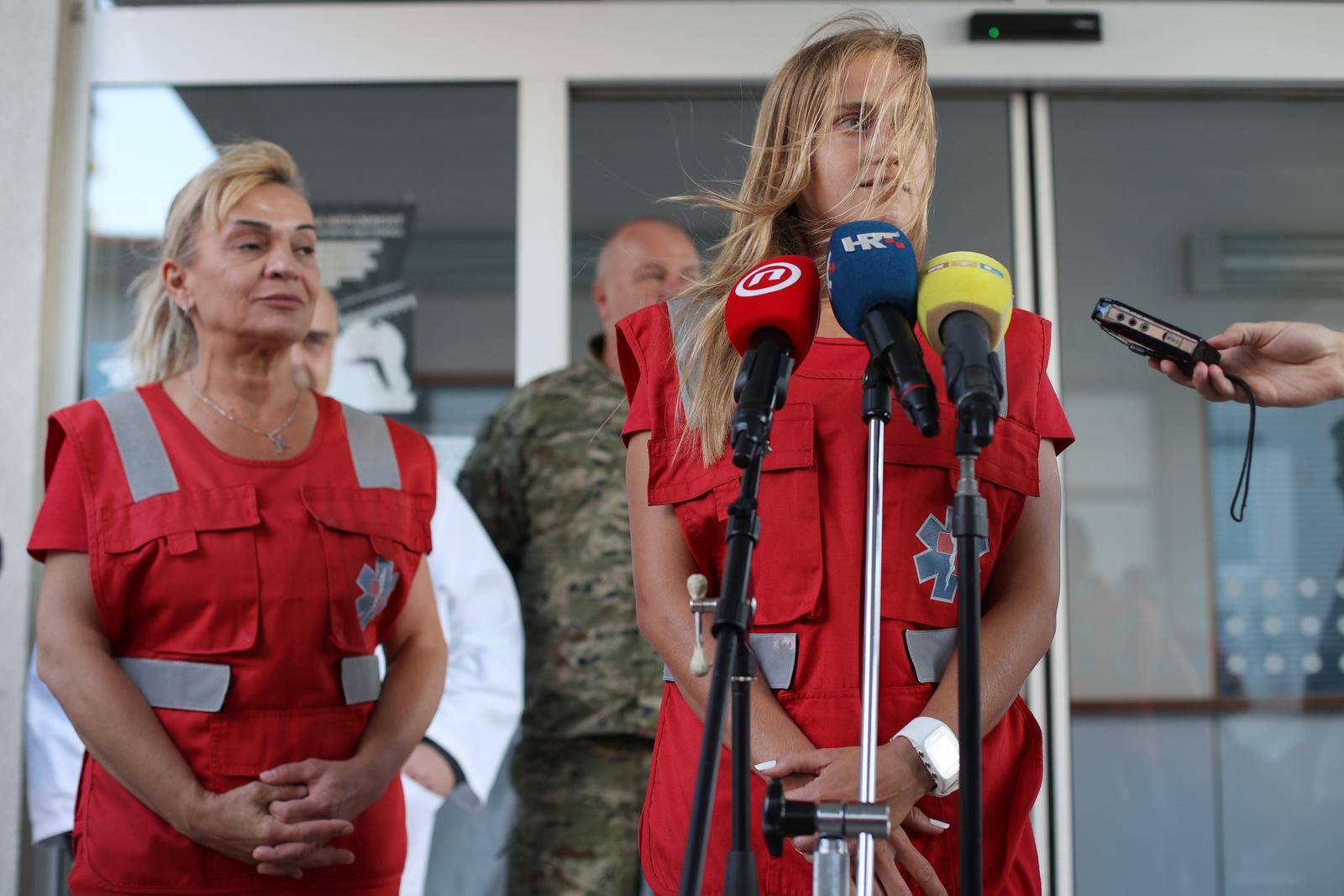 Ministar Banožić u KBC-u Rijeka posjetio  majku koja je rodila djevojčicu u helikopteru Hrvatskog ratnog zrakoplovstva