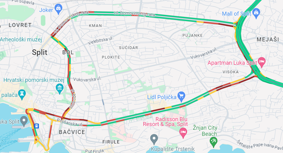 Prometni kolaps u Splitu, auti nepomično stoje u koloni. Policija uputila apel vozačima