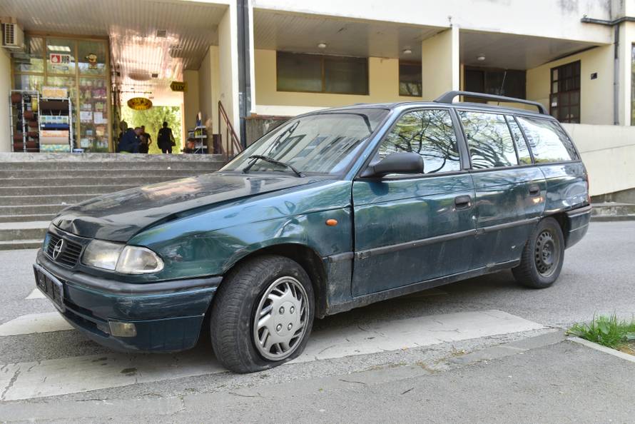Ekskluzivna snimka: Autom je nasrnuo na trojicu u Zagrebu!