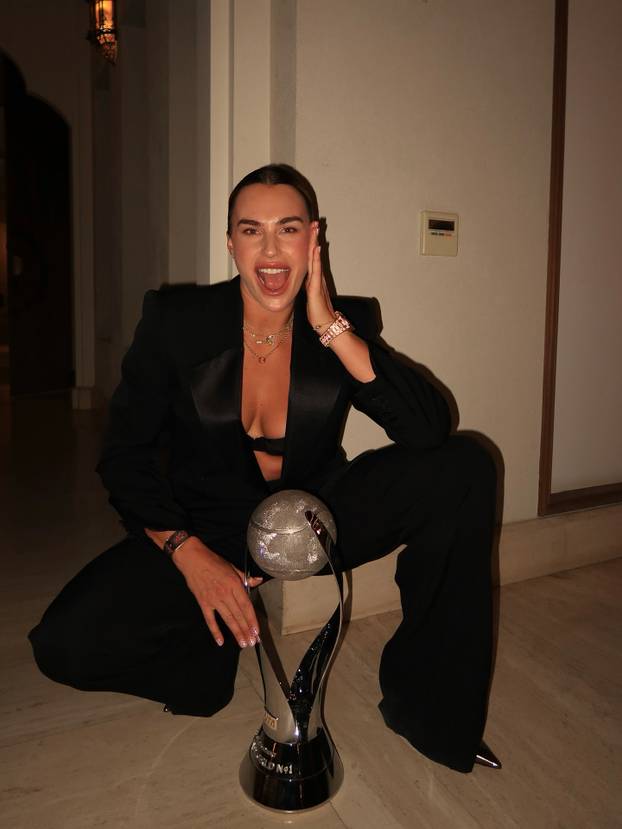 FOTO Gem, set, meč i - tangice! Najbolja tenisačica svijeta mami poglede u oskudnim izdanjima