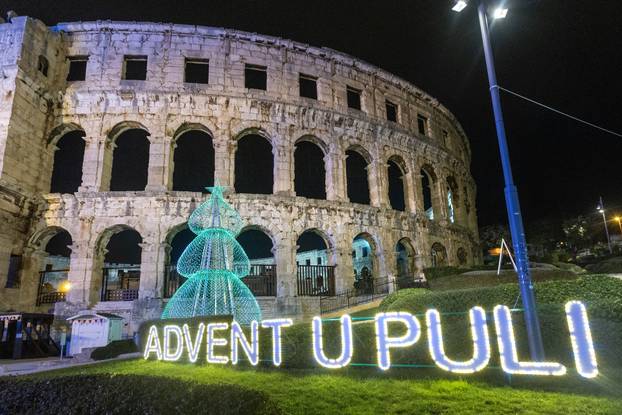 Pula: Podno Arene pokrenut panoramski kotač  koji je dio Adventa