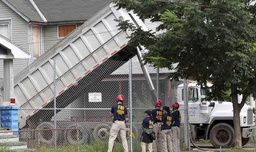 Sru&scaron;ena 'ku&cacute;a strave' Ariela Castra, &zcaron;rtva pustila balone