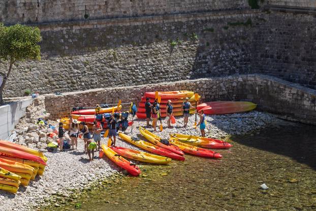 Dubrovnik: Velike gužve unutar povijene jezgre grada.