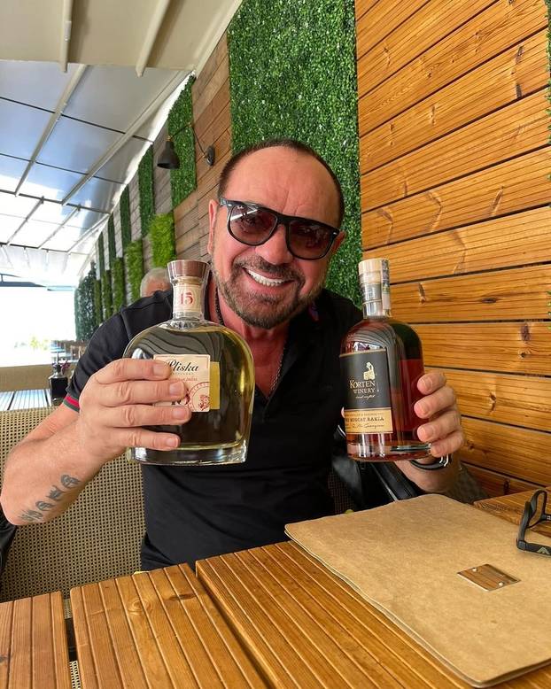 Rijetko tko bi ga prepoznao! Pogledajte kako je popularni Mile Kitić izgledao u mladosti