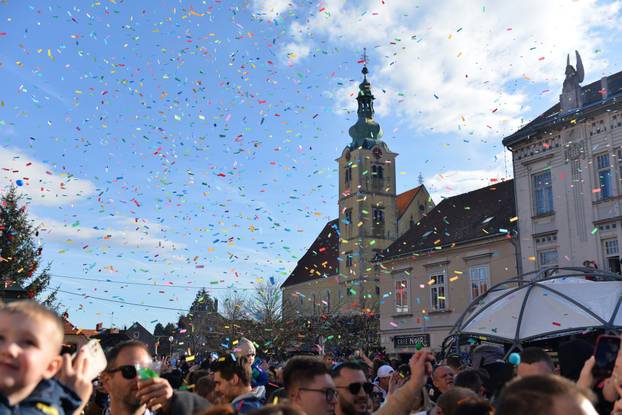 Samobor: Tradicionalni doček Nove Godine u podne 