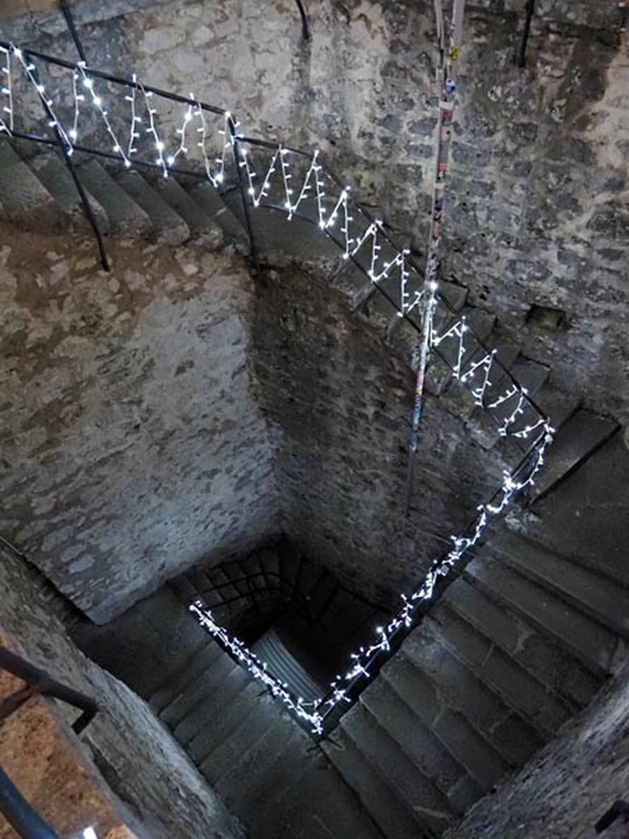 Advent u Rijeci obasjava čak 12 kilometara srebrnih lampica