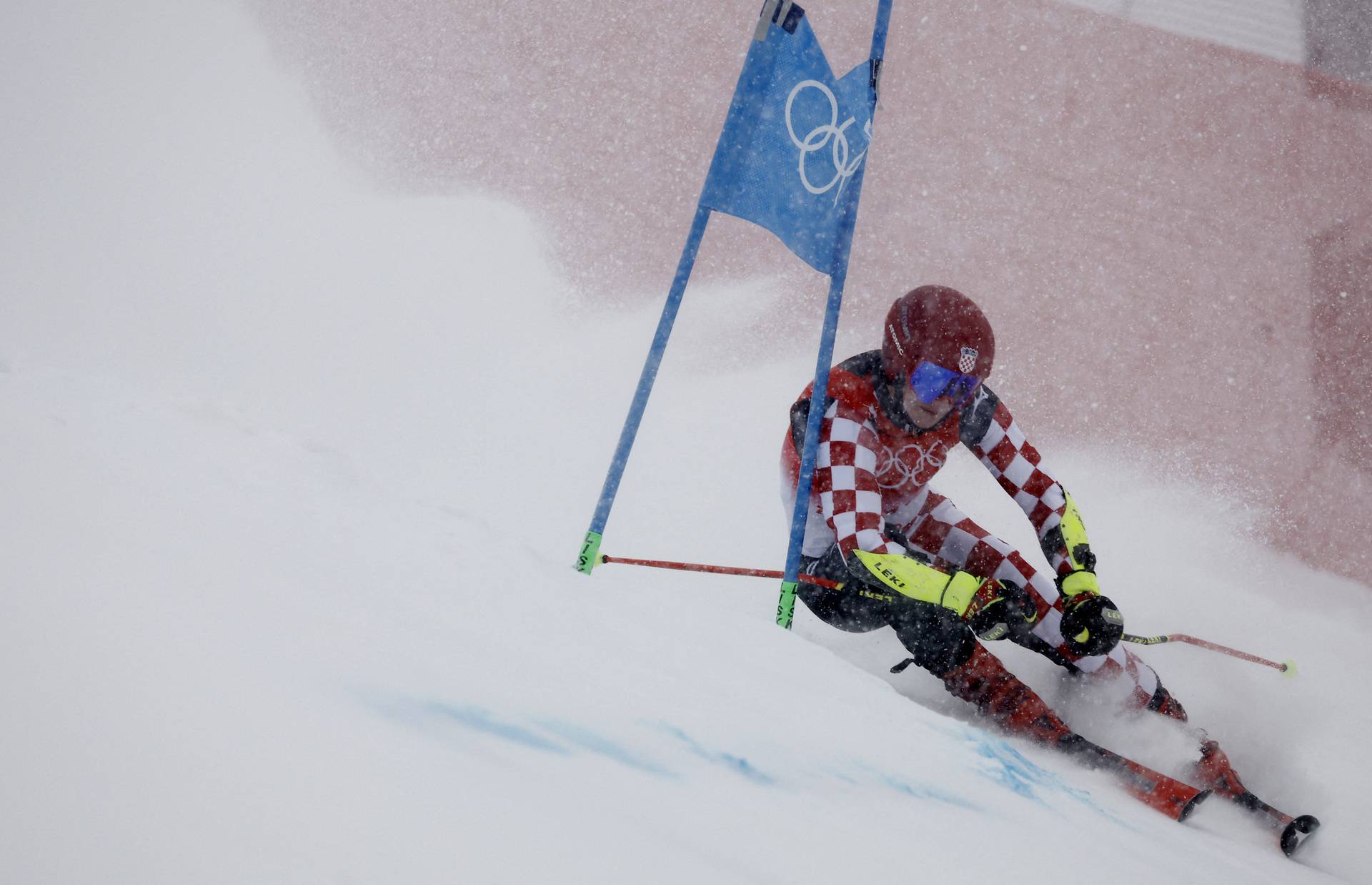 Alpine Skiing - Men's Giant Slalom Run 1