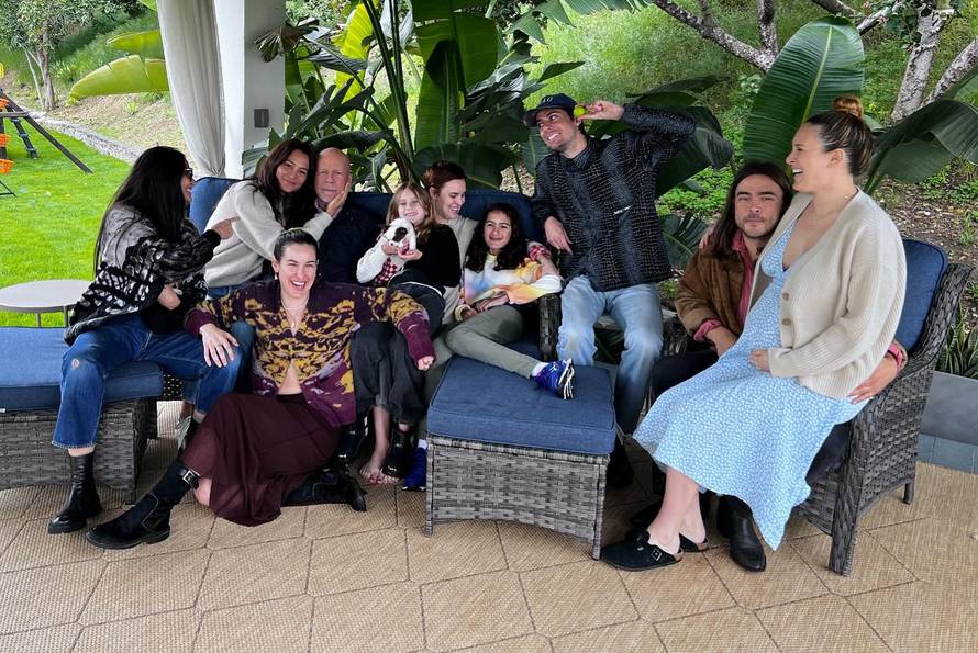 Supruga Bruce Willisa objavila emotivnu fotografiju s proslave glumčevog 68. rođendana...