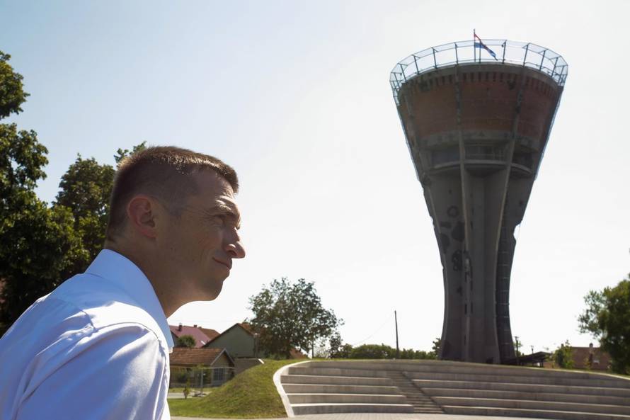 Gradonačelnik Vukovara obišao Vodotoranj koji je u završnoj fazi izgradnje