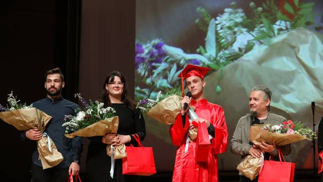 Zagreb: Na svečanoj promociji VERNovih diplomanata uručena priznanja i članovima hrvatskog tima s Eurosonga 