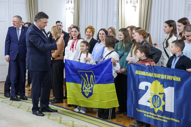 Zagreb: Andrej Plenković primio ukrajinsku djecu koja borave u Hrvatskoj na psihosocijalnoj edukaciji