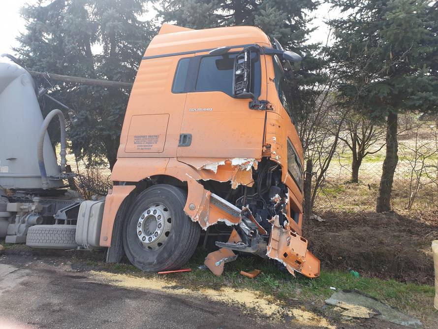 U naletu kamiona na traktor kod Koprivnice ozlijeđena žena