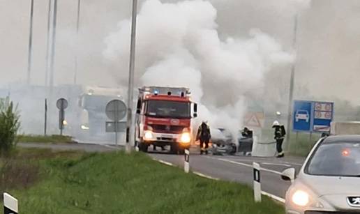 Auto mu se zapalio u vožnji u Osijeku, sam ga probao ugasiti