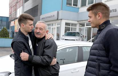 Livaković i Čondrić kupili auto legendarnom treneru golmana!