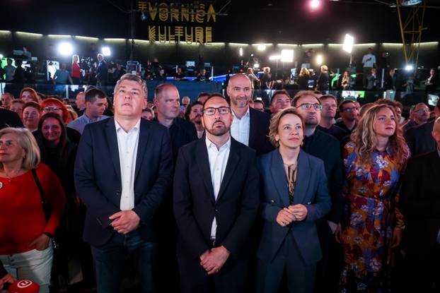 Zagreb: Oduševljenje u stožeru stranke Možemo! i SDP-a nakon prvih rezultata