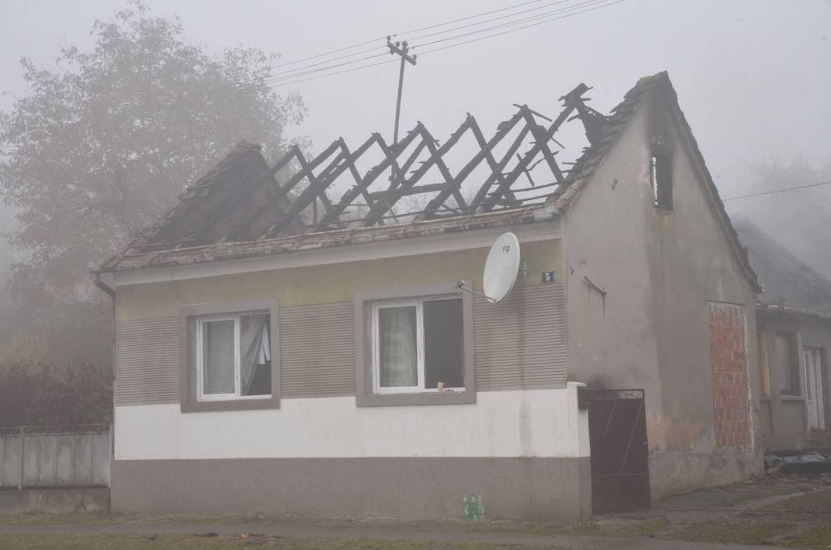 VIDEO Obitelj sa šestero djece u požaru ostala bez doma: 'Brzo se širio, ništa nismo sačuvali'