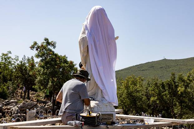 Međugorje: Oskvrnut Gospin kip na brdu ukazanja