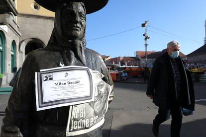 I Dolac se uz svijeće i cvijeće postavljeno uz kip Kumice oprašta od gradonačelnika