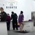 Šokantna snimka iz Rusije: Radnice skidaju u gaćice kako bi dokazale da nisu ništa ukrale?!
