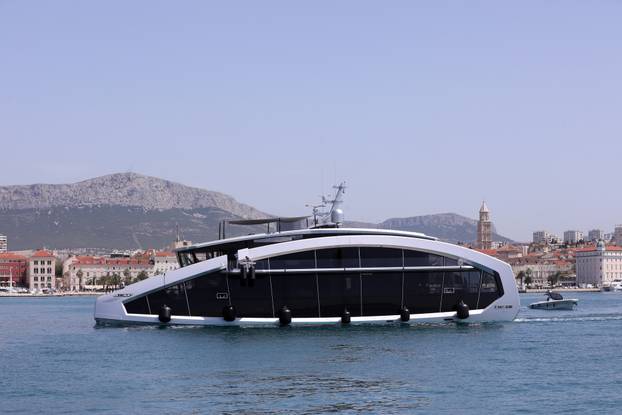 Jahta neobičnog izgleda This Is It uplovila u Split 
