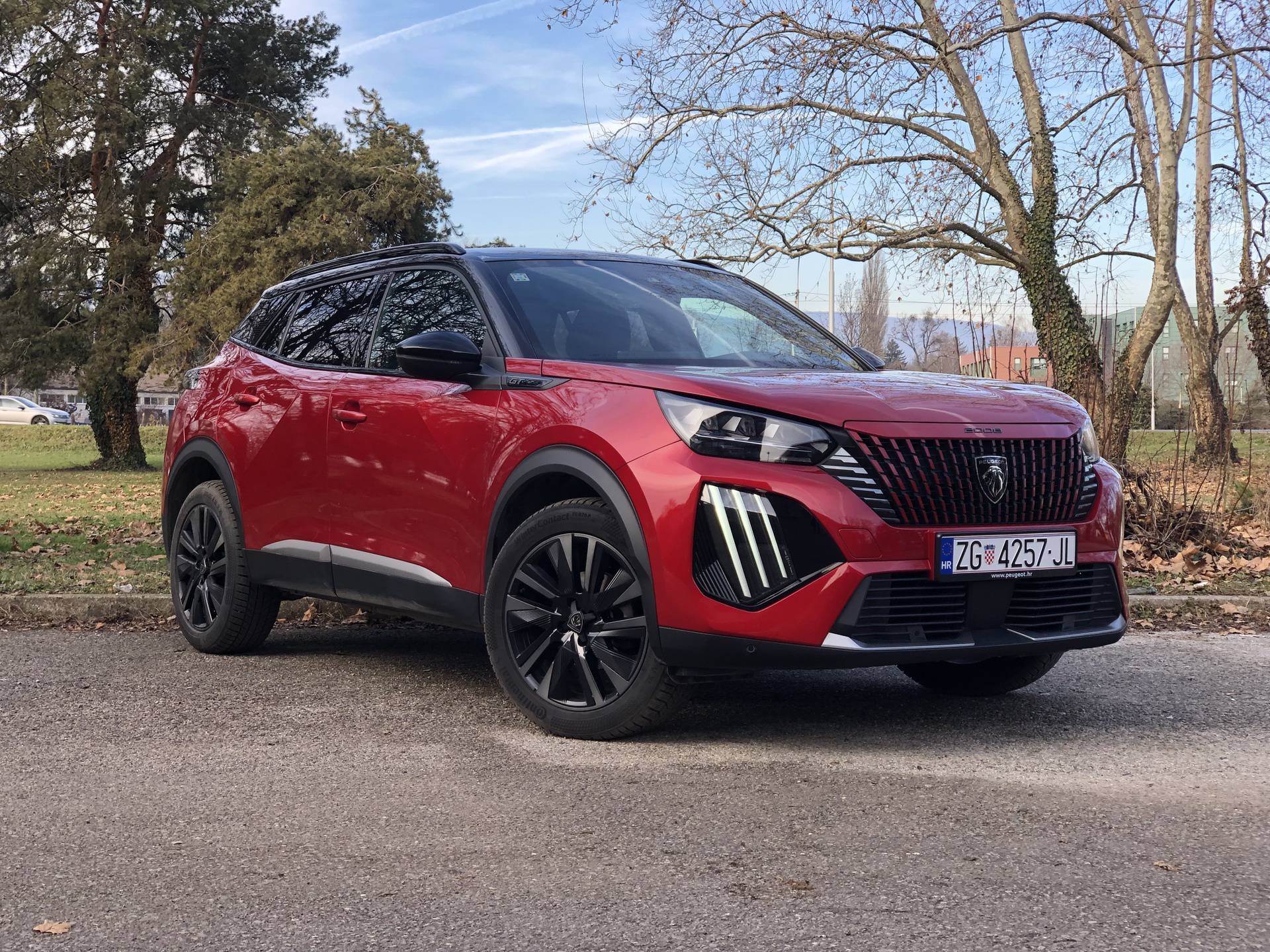 Testirali smo Peugeot 2008: Redizajnirani mali SUV nije samo obični gradski šminker