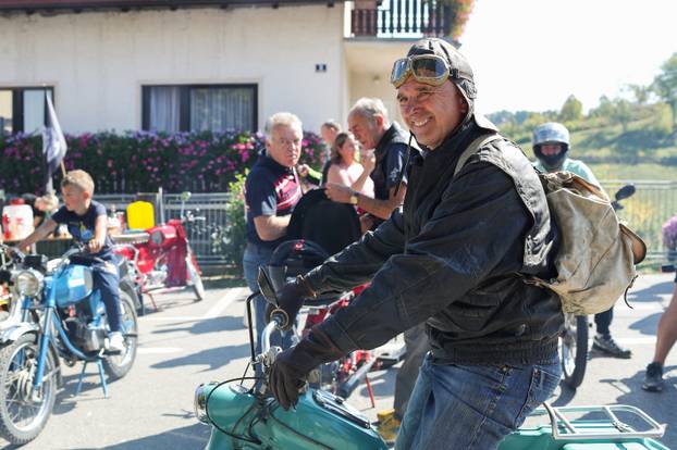 Susret ljubitelja i vlasnika mopeda Tomos u Gornjoj Stubici