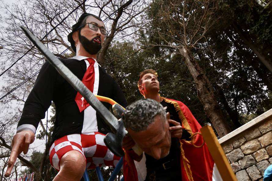 Zagrebački gradonačelnik Tomislav Tomašević bio je krnja na maškarama u Kaštel Kambelovacu