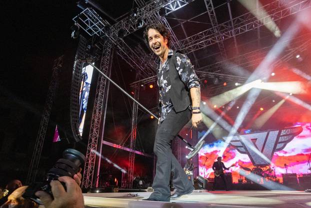 Pula: Parni valjak održao koncert u prepunoj Areni 