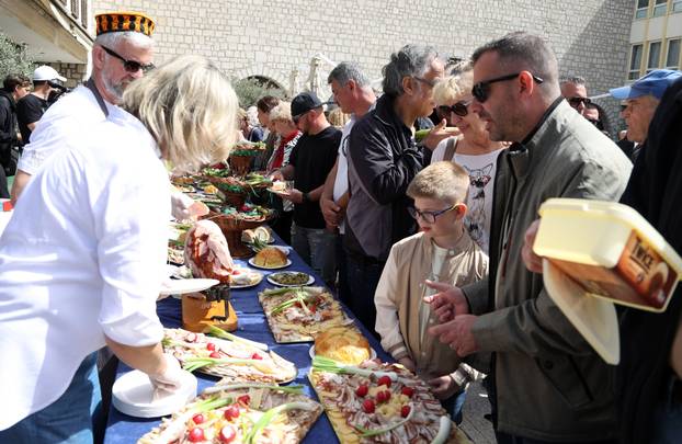 Šibenik: Podjela hrane na uskršnji ponedjeljak