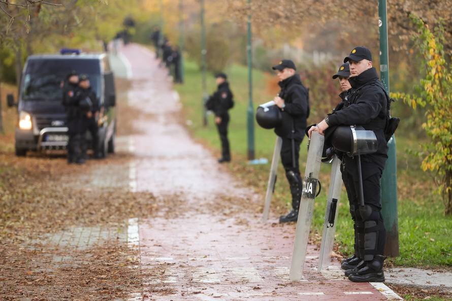 Sarajevo: Velik broj policije kod dvorane Zetra gdje će biti odigrana utakmica Eurolige između Dubaija i izraelskog Hapoela