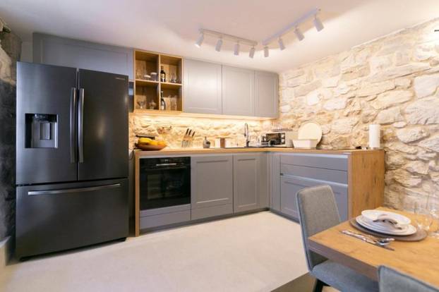 FOTO Kuća na Jadranu s 240 m² luksuza čeka novog vlasnika