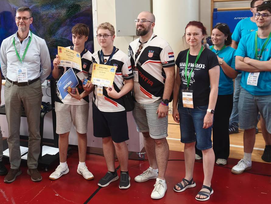 Osječki robotičari su među najboljima u Hrvatskoj: Deset nas ide na finale u Portoriko