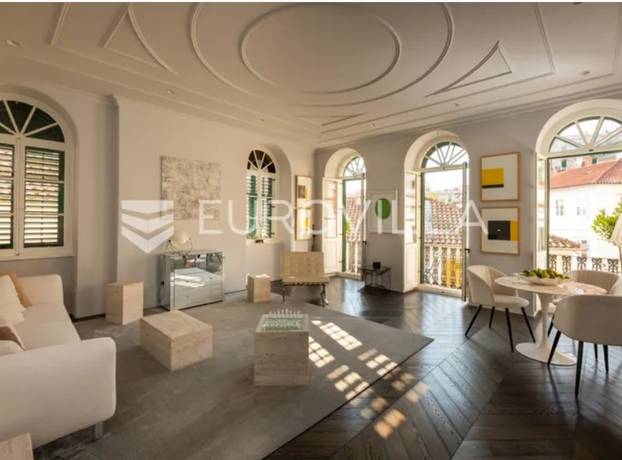 FOTO Prodaje se luksuzni stan u šibenskoj palači: Cijena mu je 700.000 eura, ima 90 kvadrata